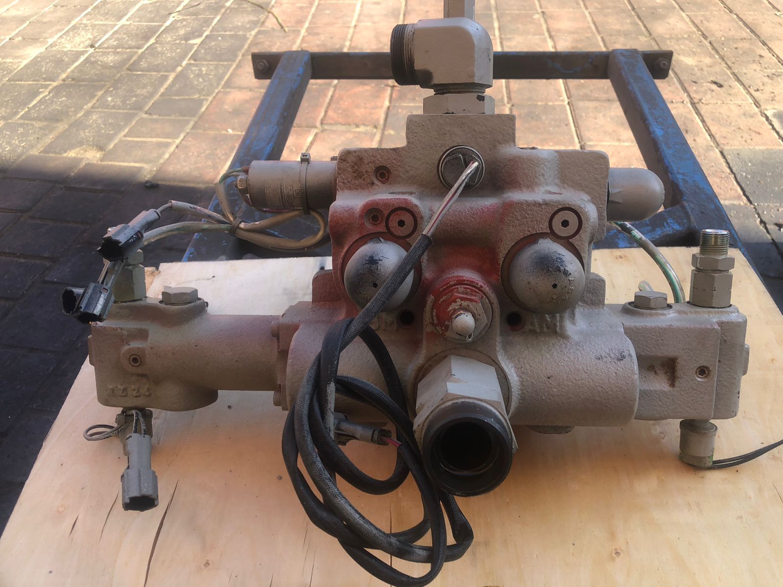 Used Tadano  ATF-80 Multi-way Control Valve