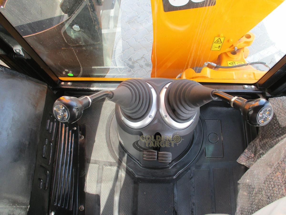 JCB 3DX PLUS 4x4 Backhoe Loader 2025