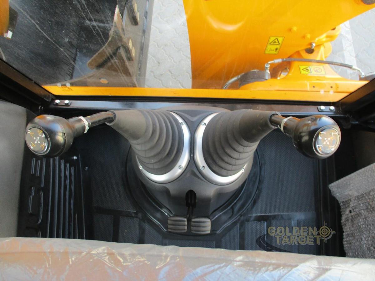 NEW JCB 3DX PLUS 4x2 Backhoe Loader 2025