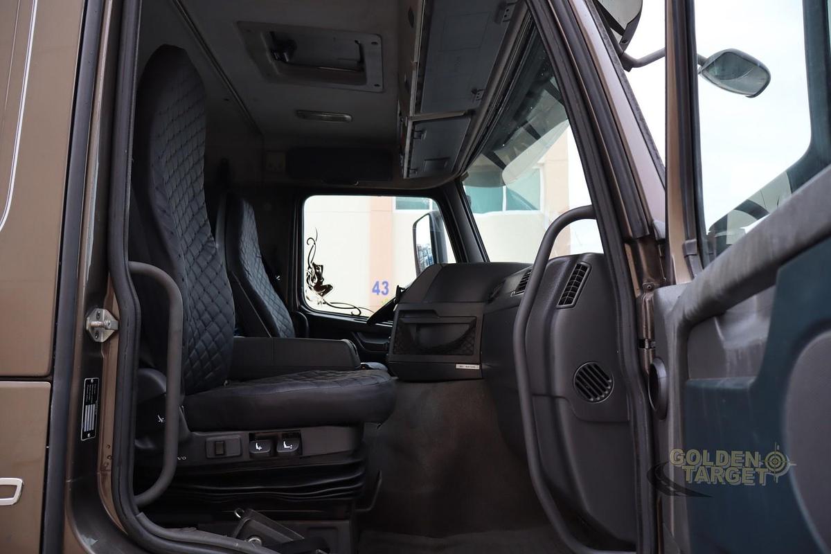 Used VOLVO FM440 4x2 Skip Loader 2013