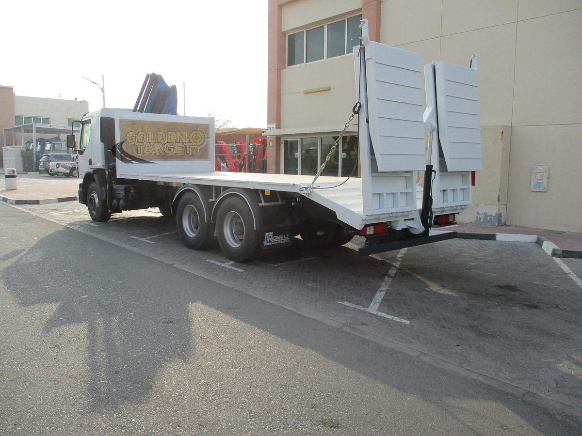 Used Renault KERAX 380 6x4 BONFIGLIOLI P15000M3 Crane 2011