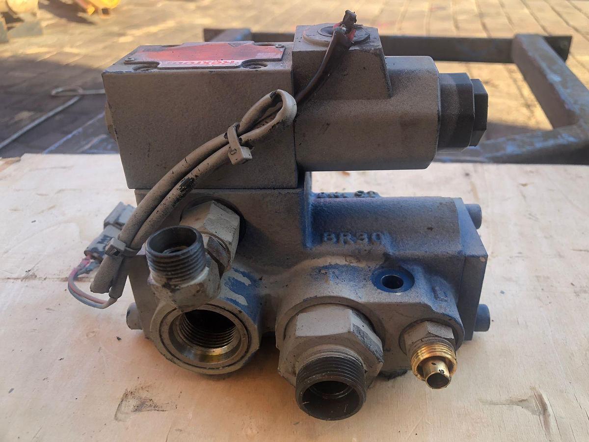 Used Tadano ATF-80 Directional Spool Valve with Solenoid