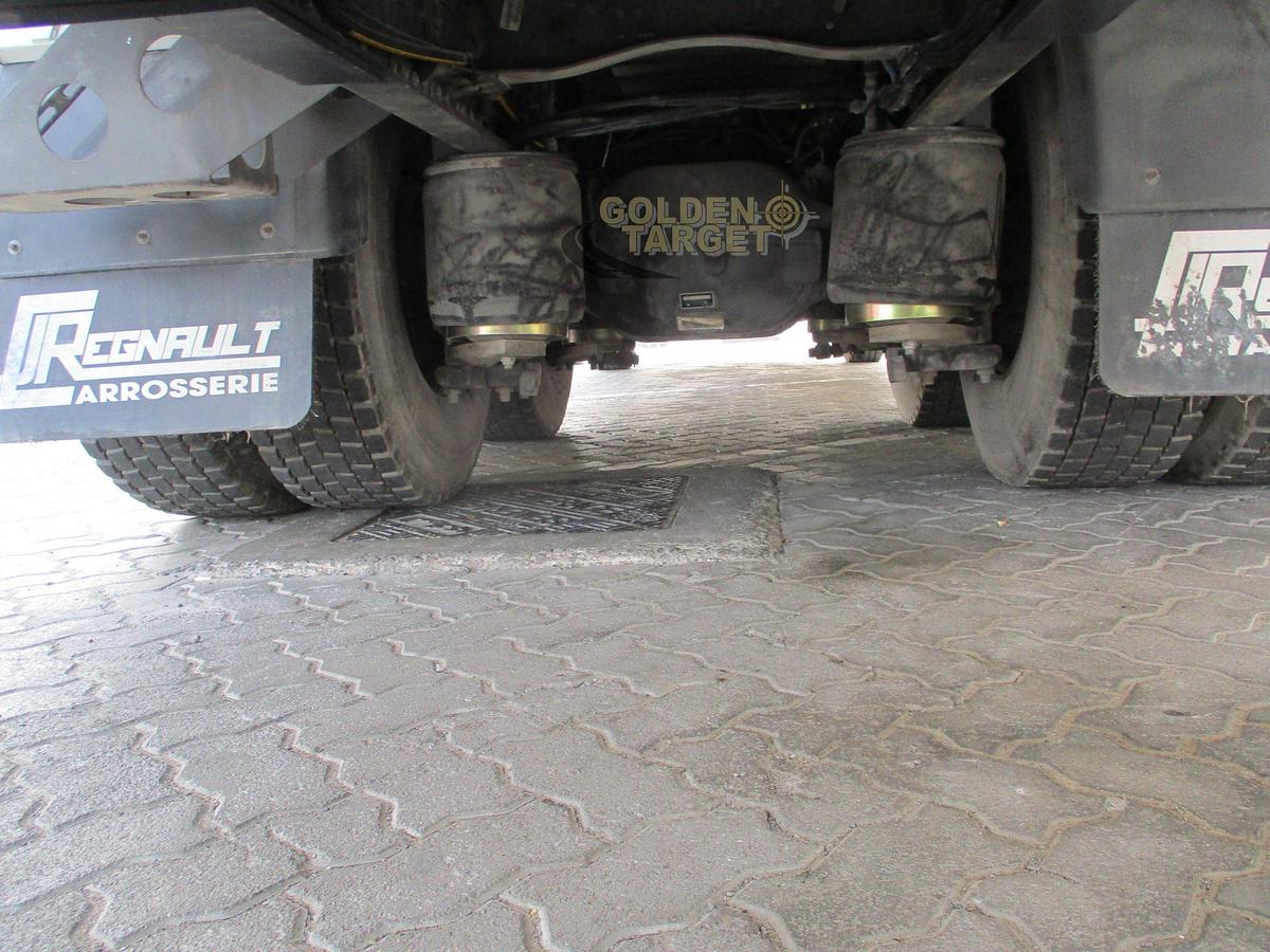 Used Renault KERAX 380 6x4 BONFIGLIOLI P15000M3 Crane 2011