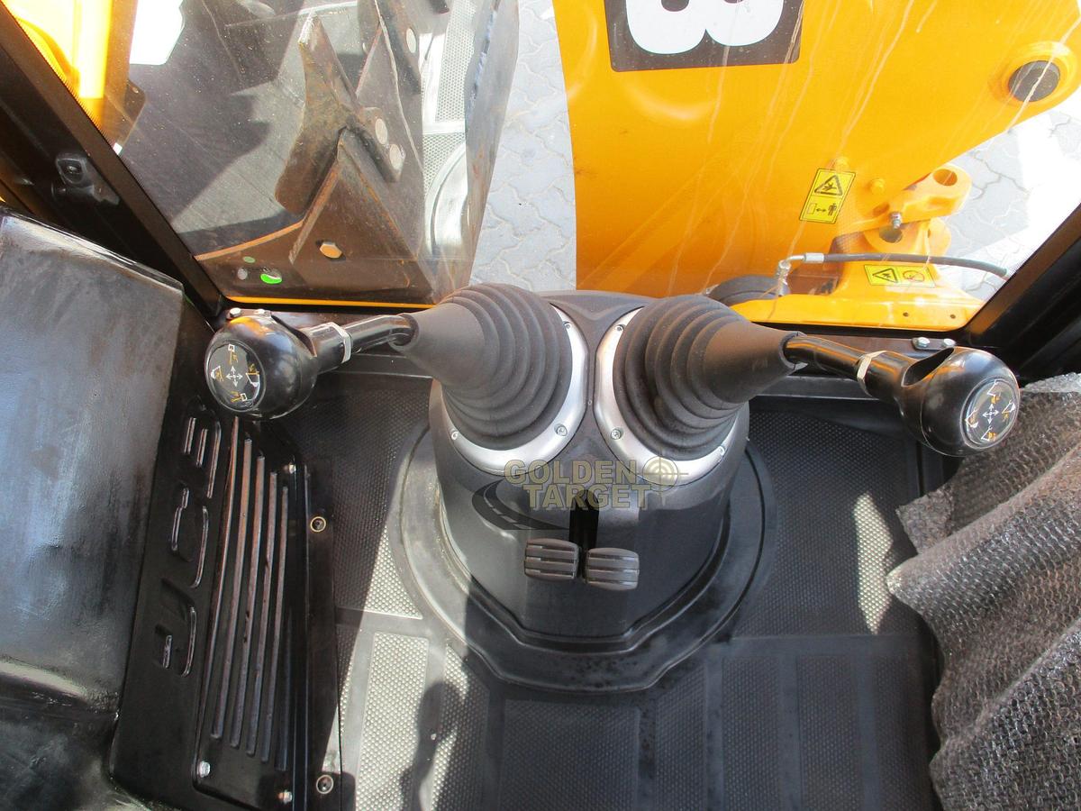 JCB 3DX PLUS 4x4 Backhoe Loader 2025