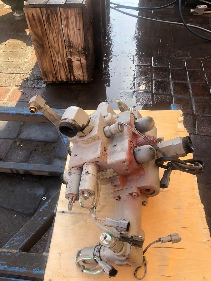 Used Tadano  ATF-80 Multi-way Control Valve