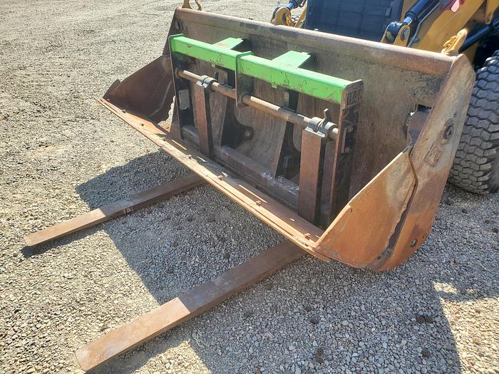 Used 2014 CAT 420F it