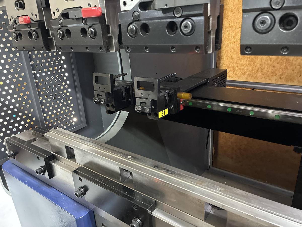 Used Used HSG 1003 CNC Press Brake 10' 100 ton