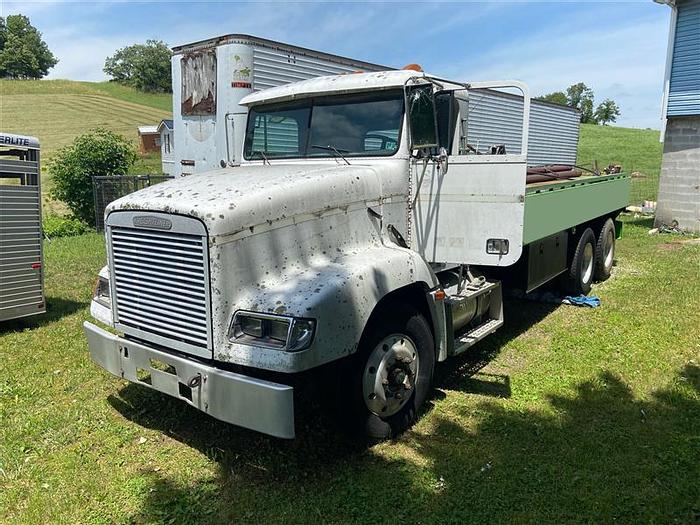 Used 1994 Freightliner 2000 Gallon Flat Bed Water Tank