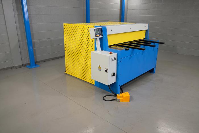 MACH-CUT MECHANICAL GUILLOTINES 2500mm x 3mm