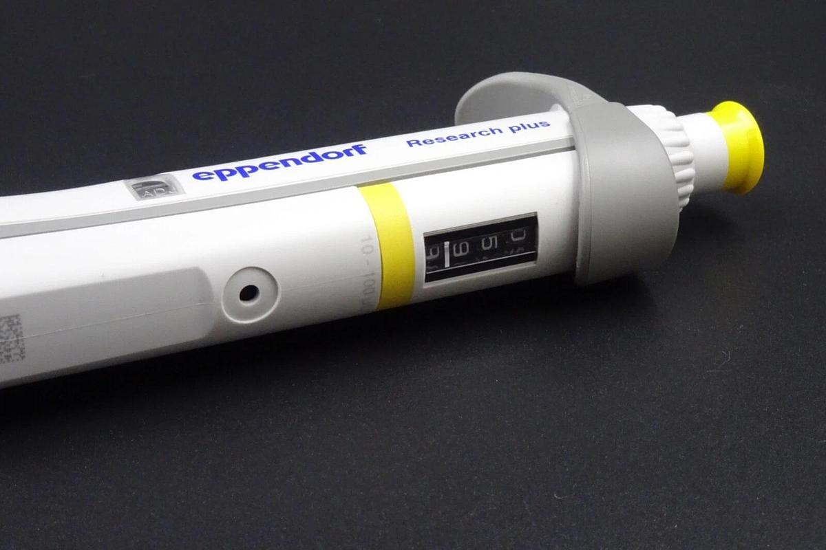 Used Eppendorf Research Plus 100 | 10-100uL | 8-MultiChannel Manual Pipette