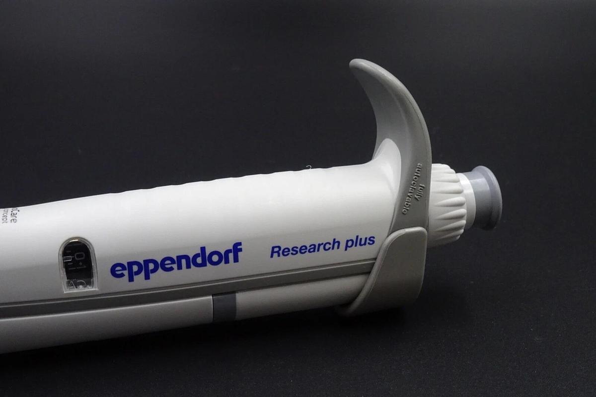Used Eppendorf Research Plus 10 | 0.5-10uL | Single Channel Manual Pipette