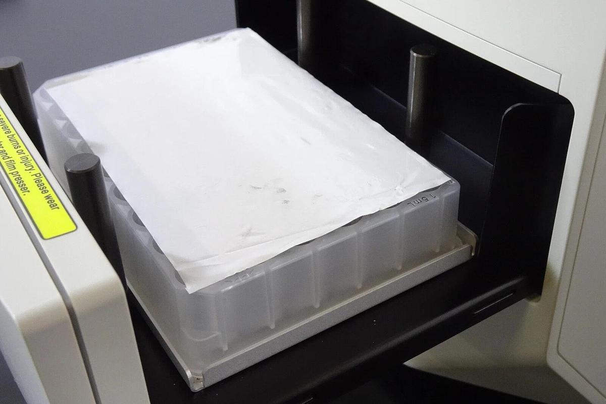 Used Labnet AccuSeal PS1000 Semi Automated Microplate Plate Sealer | qPCR sealer