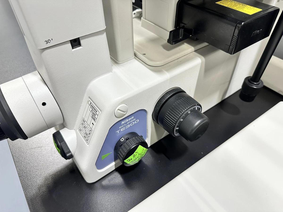 Used Nikon Eclipse TE300 scope with Nikon Light engine and Objectives: 4x, 10x , 20x