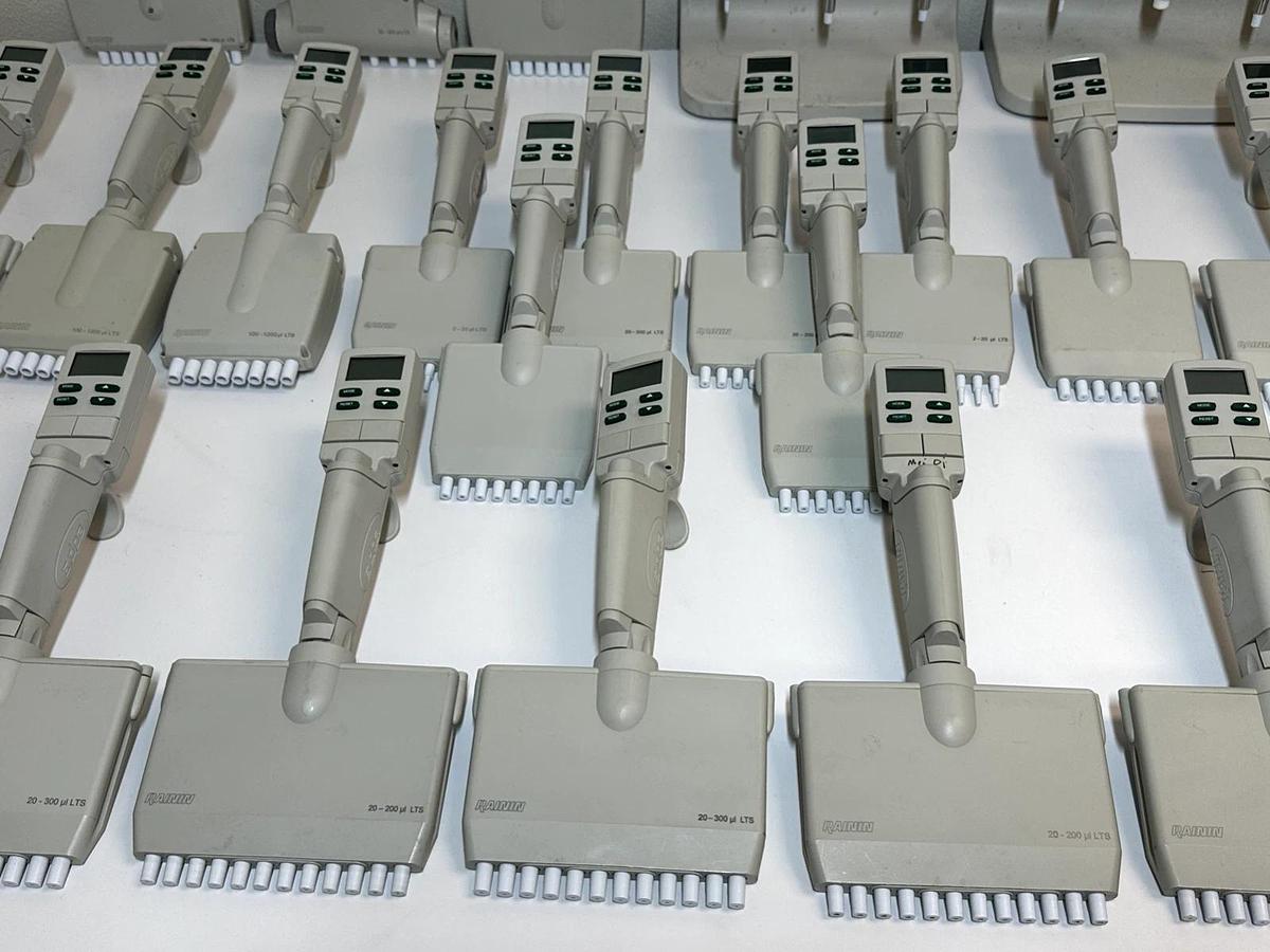 Used Lot of 32 Rainin EDP3-Plus Electronic Single Channel Pipettes – 1-10 µL, 10-100 µL, 100-1000 µL – With Charging Stand – As-Is