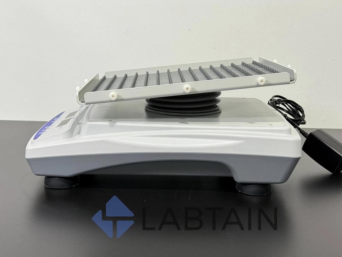 Used Fisherbrand Mini Vortex Mixer - Model 88861064 - 2800rpm | J1C7E6A597