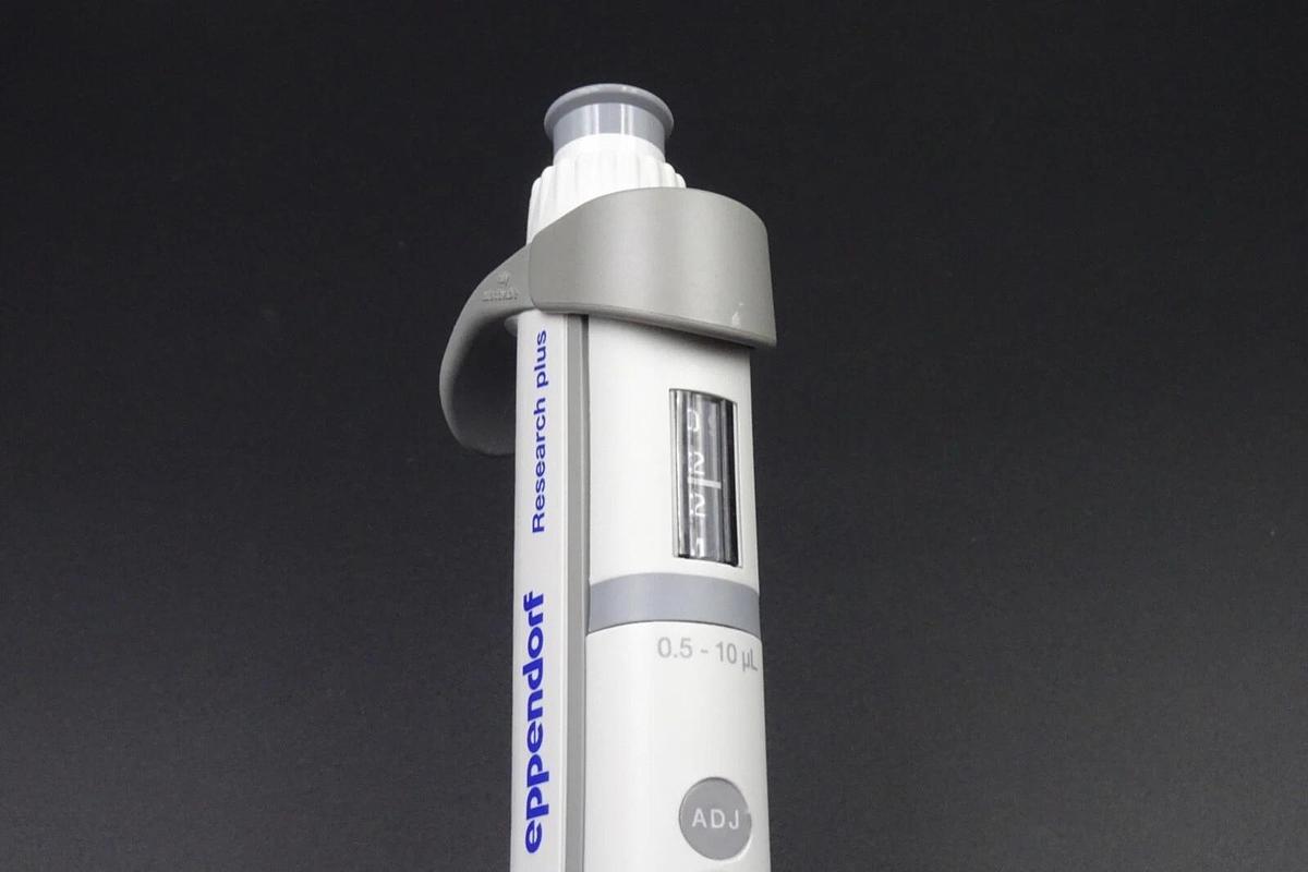 Used Eppendorf Research Plus 10 | 0.5-10uL | Single Channel Manual Pipette