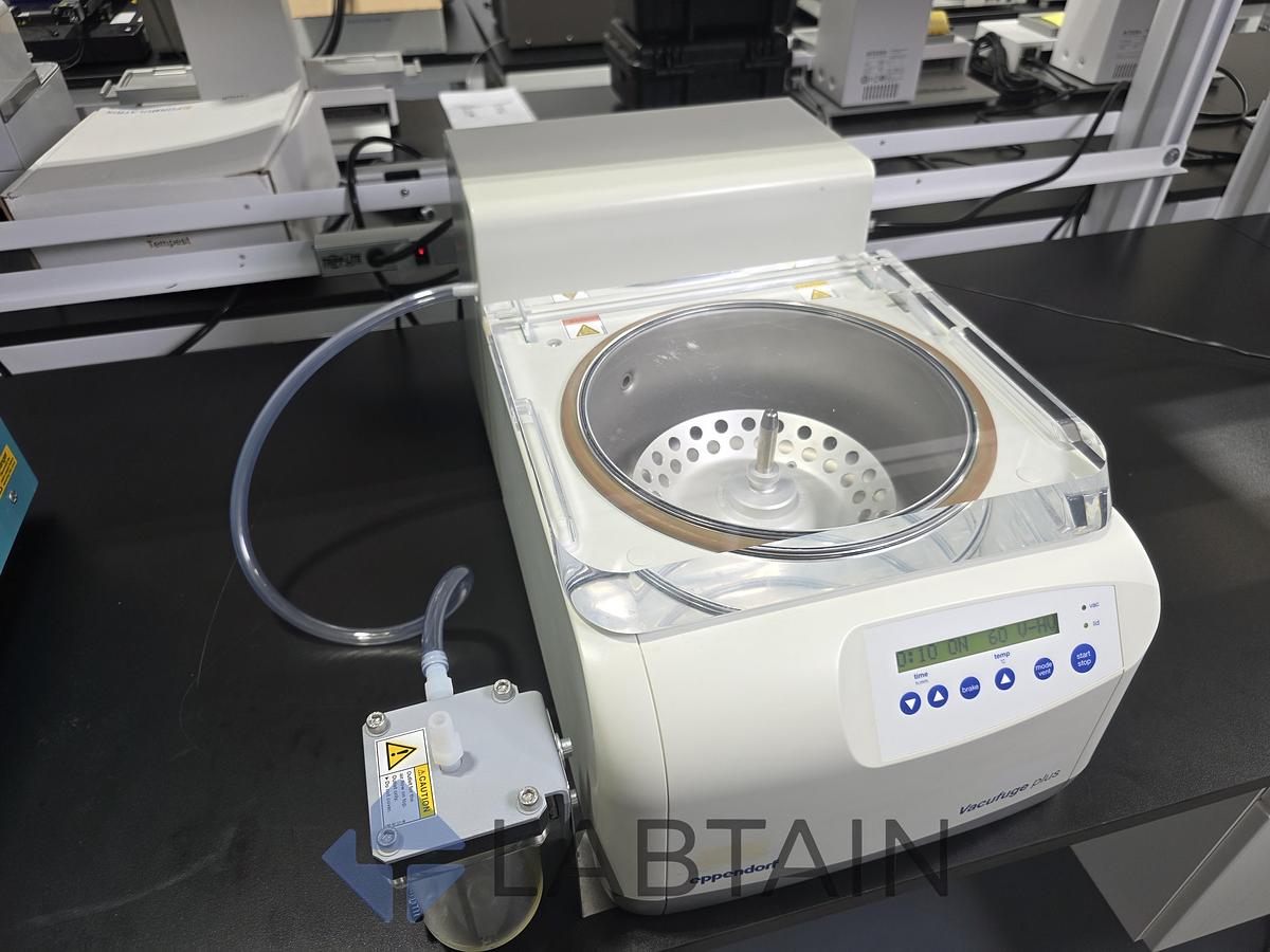 Used Eppendorf Vacufuge Plus 5305 Vacuum Concentrator w/ Rotor & Trap Used