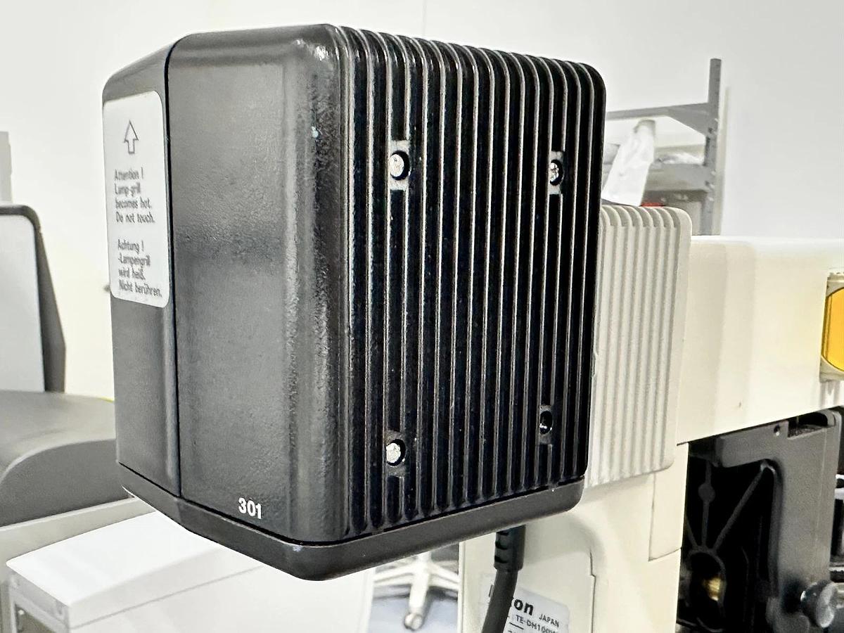 Used Nikon Eclipse TE300 scope with Nikon Light engine and Objectives: 4x, 10x , 20x