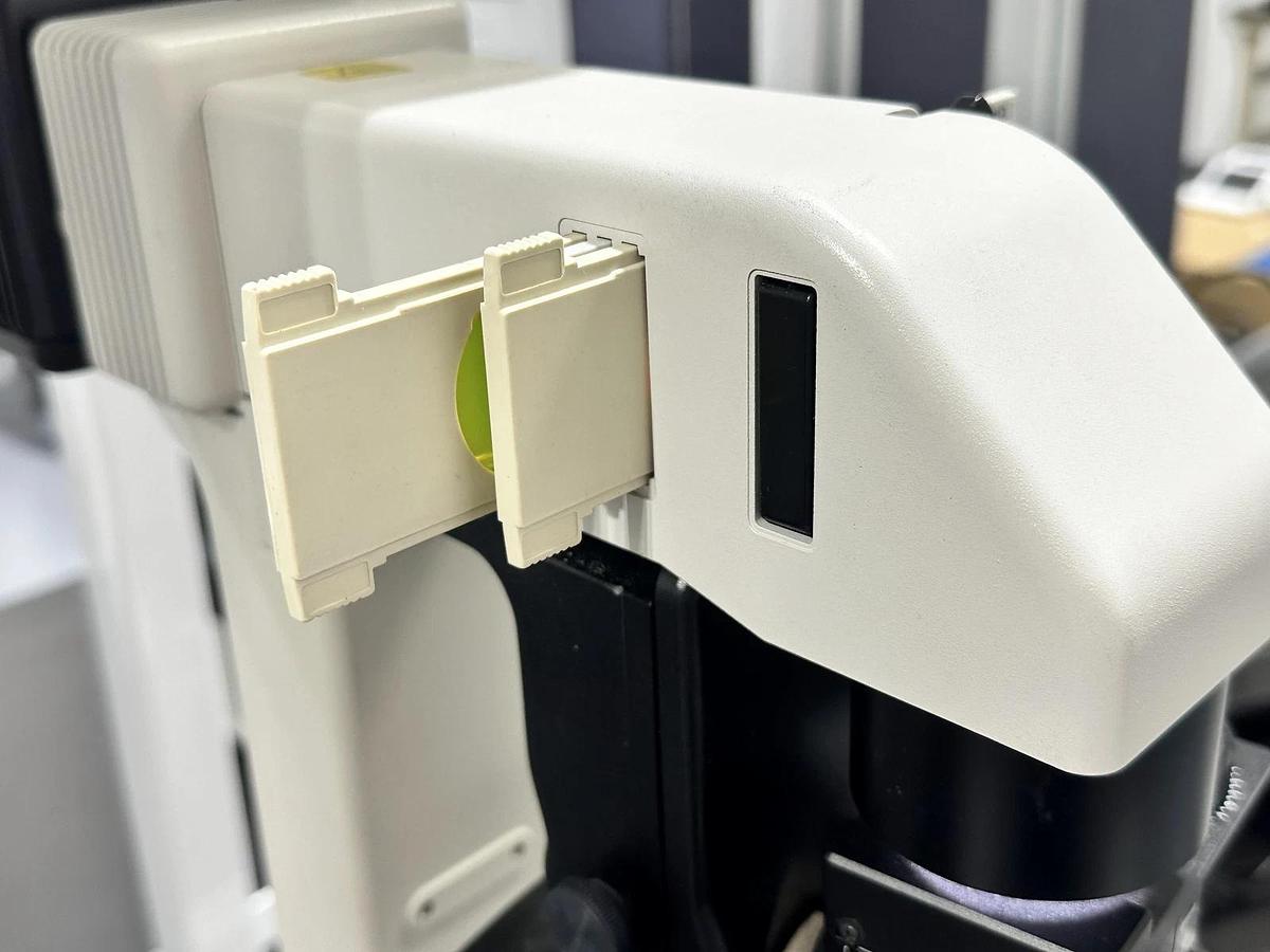 Used Nikon Eclipse TE300 scope with Nikon Light engine and Objectives: 4x, 10x , 20x