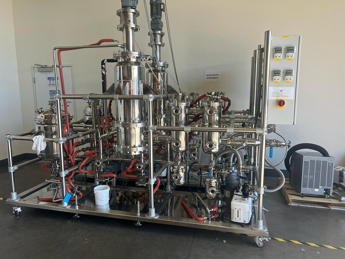 Used YHCHEM YMD-5S Stainless Steel Wiped Film Molecular Distillation System with Heat Circulators & Vacuum Package — Used