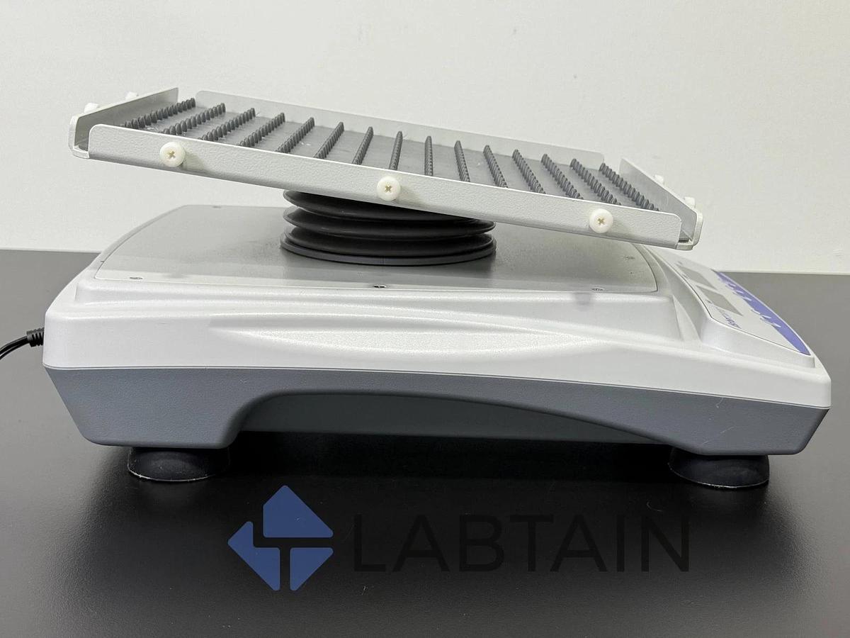 Used Fisherbrand Mini Vortex Mixer - Model 88861064 - 2800rpm | J1C7E6A597