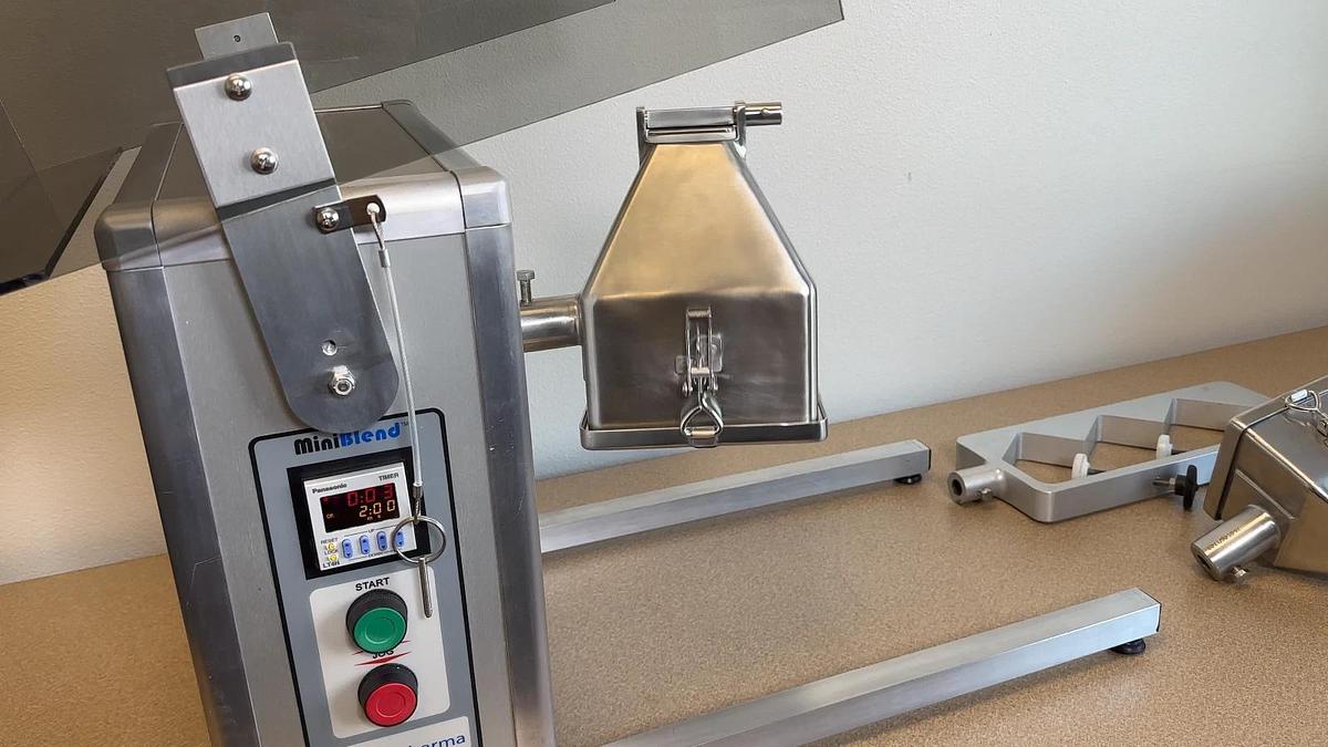 Used GlobePharma MiniBlend Dry Powder Mixer – Benchtop Lab Blender – Tested