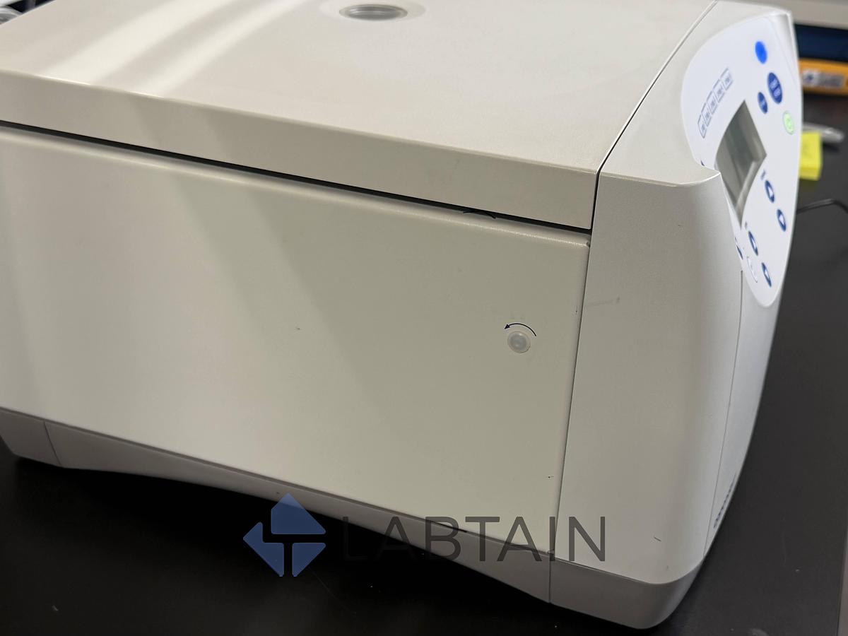 Used Eppendorf 5430 Benchtop Centrifuge with FA-45-30-11 Fixed-Angle Rotor – Used