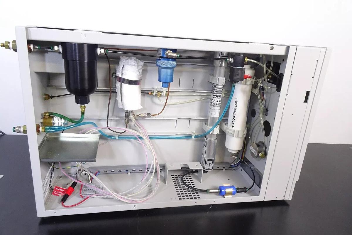 Used Parker Balston MGG-400NA Makeup Gas Generator for FID / GC – Used