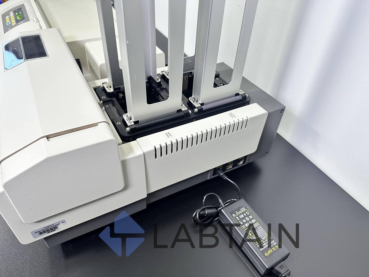 Used Molecular Devices SpectraMax M2e Microplate Reader – Fluorescence & Absorbance – w/ StakMax DE05102 – Tested – Issue 313