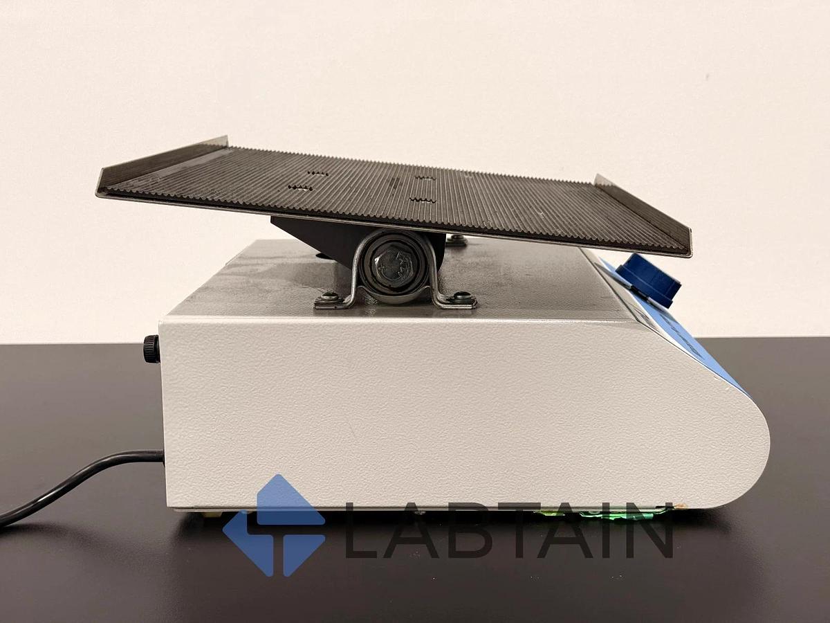 Used VWR 100 Rocking Platform Shaker – Model 09M0310I – Reliable Lab Rocker – Excellent Condition