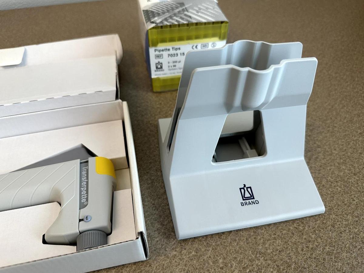 NEW Brandtech Transferpette 8-Channel Pipette/ Pipettor | 2.5-25uL