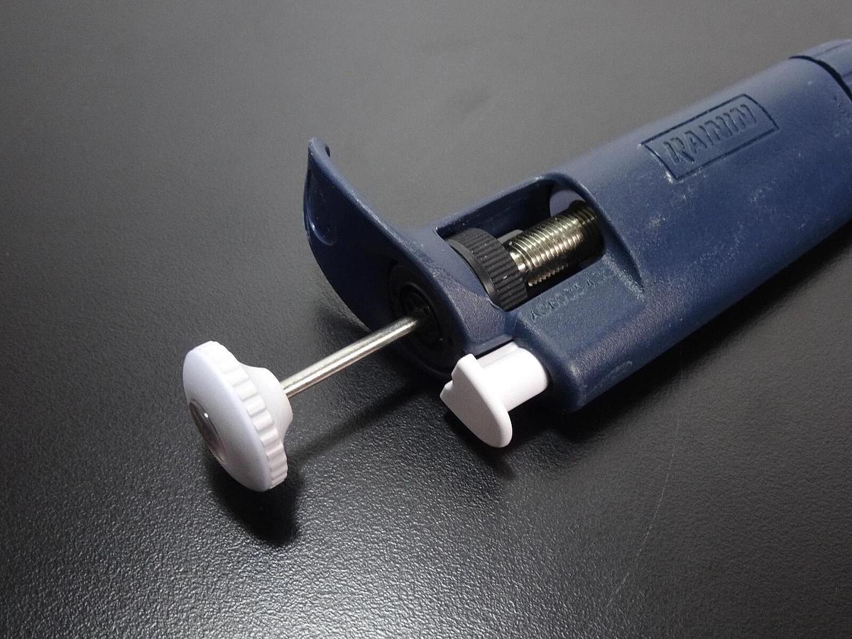 Used Rainin Classic Lab Pipette P100 | 10-100uL Single Channel Manual Pipette