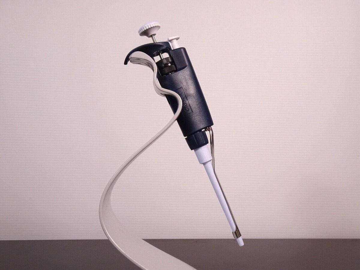 Used Rainin Classic Lab Pipette PR-200 | 20-200uL Single Channel Manual Pipette