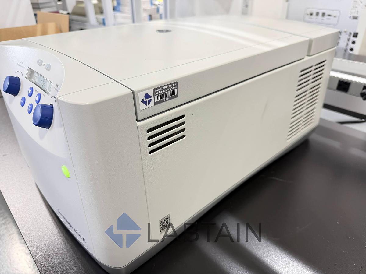 Used Eppendorf Centrifuge 5702 R Refrigerated Benchtop Centrifuge with 5702-R Rotor – Used