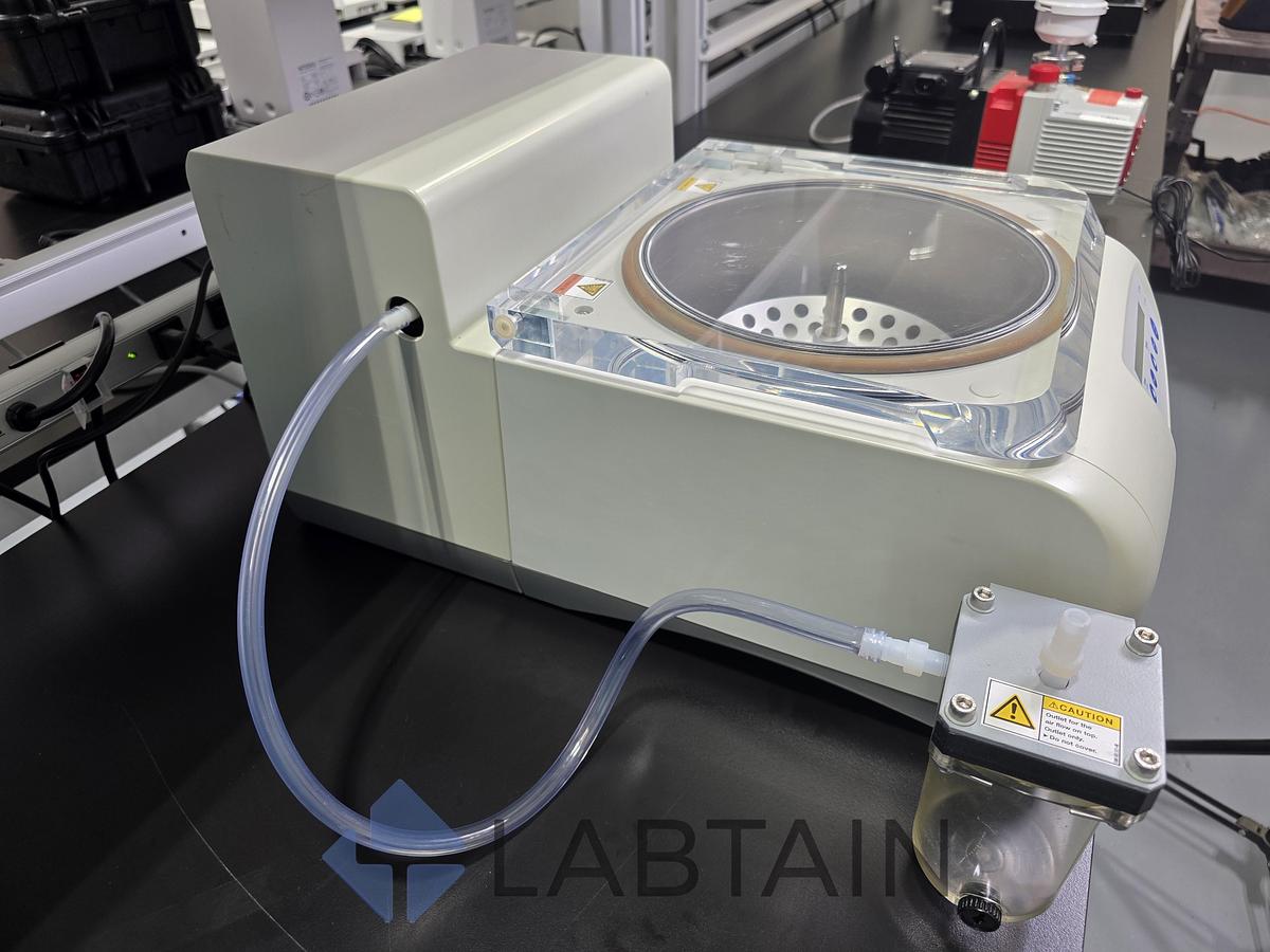 Used Eppendorf Vacufuge Plus 5305 Vacuum Concentrator w/ Rotor & Trap Used