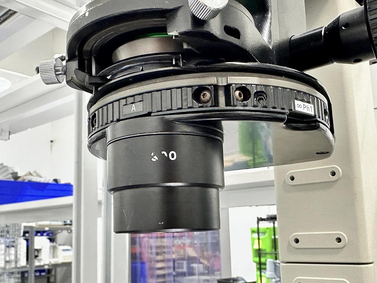 Used Nikon Eclipse TE300 scope with Nikon Light engine and Objectives: 4x, 10x , 20x