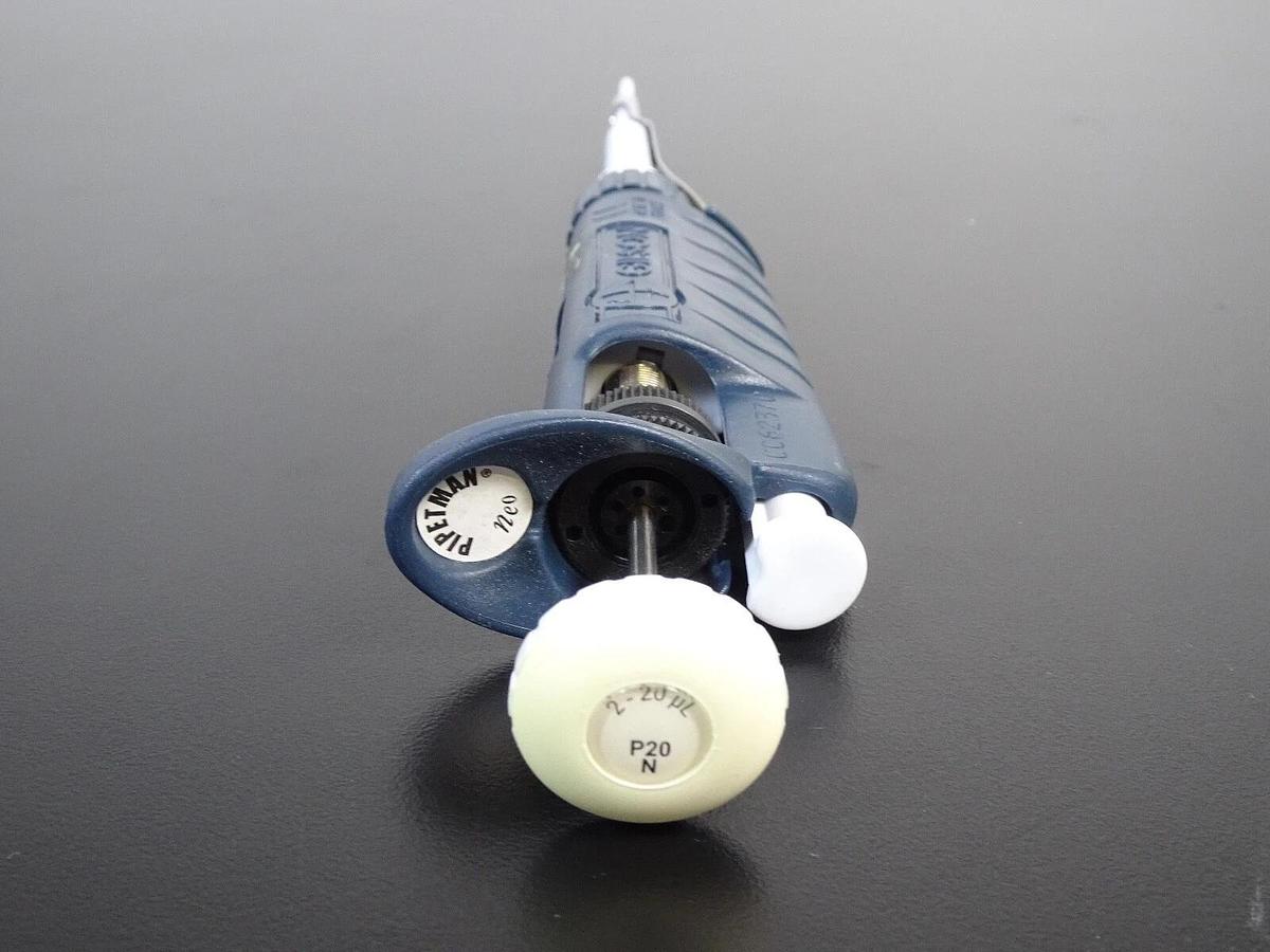 Used Gilson Pipetman Neo Lab Pipette P20 N | 2-20uL Single Channel Manual Pipette