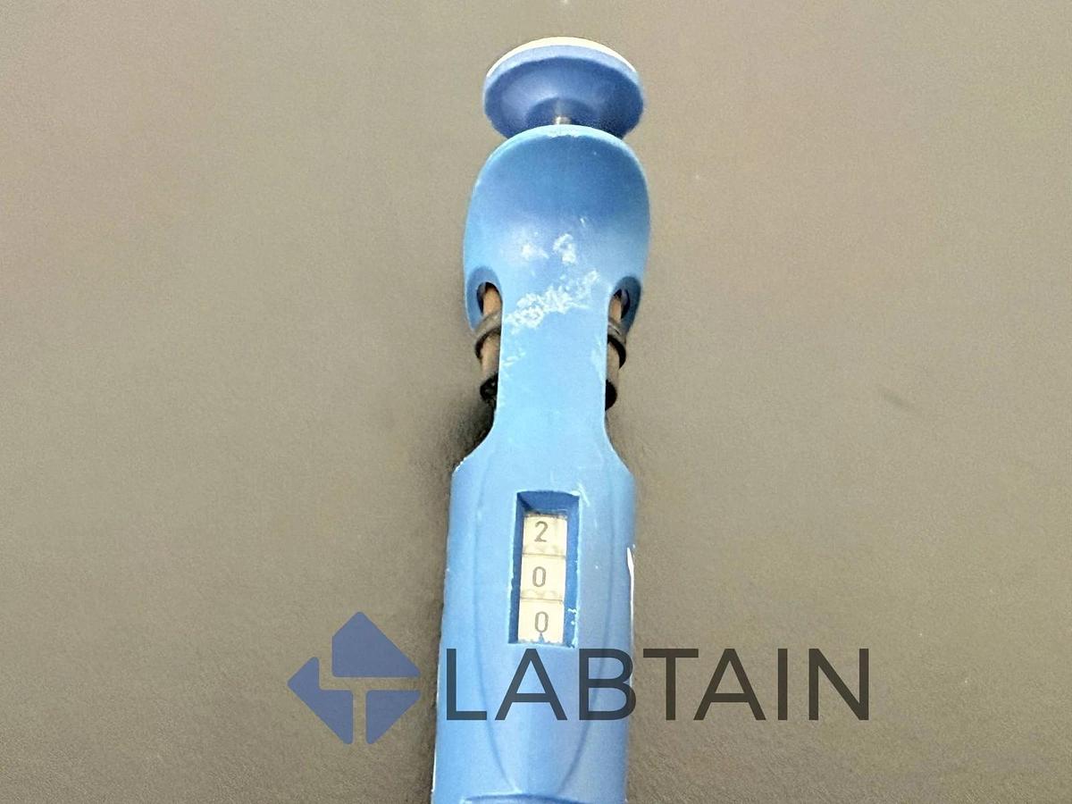 Used VWR SoftGrip Pipette 20-200ul