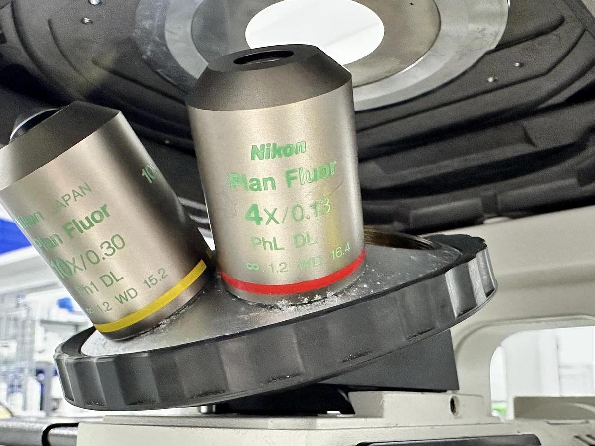 Used Nikon Eclipse TE300 scope with Nikon Light engine and Objectives: 4x, 10x , 20x