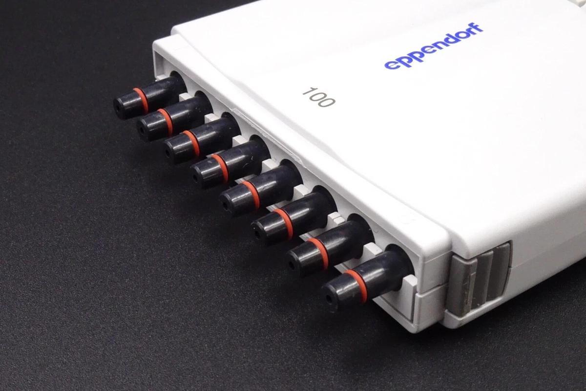 Used Eppendorf Research Plus 100 | 10-100uL | 8-MultiChannel Manual Pipette