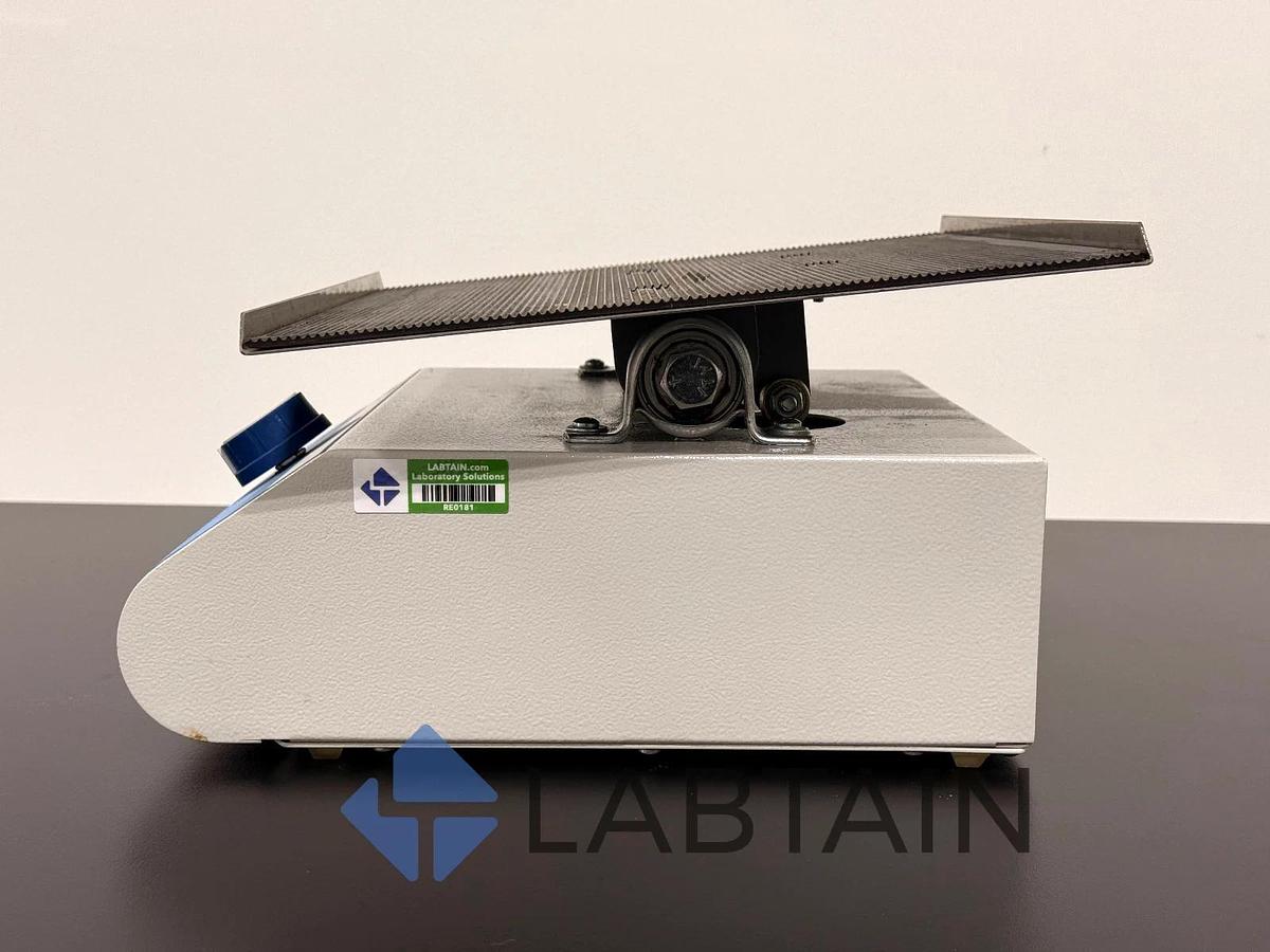 Used VWR 100 Rocking Platform Shaker – Model 09M0310I – Reliable Lab Rocker – Excellent Condition