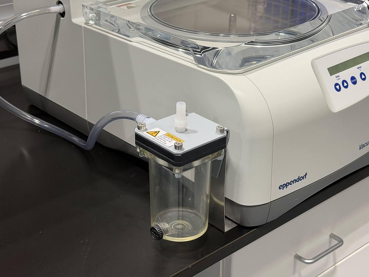 Used Eppendorf Vacufuge Plus – Vacuum Concentrator – Complete System – Used