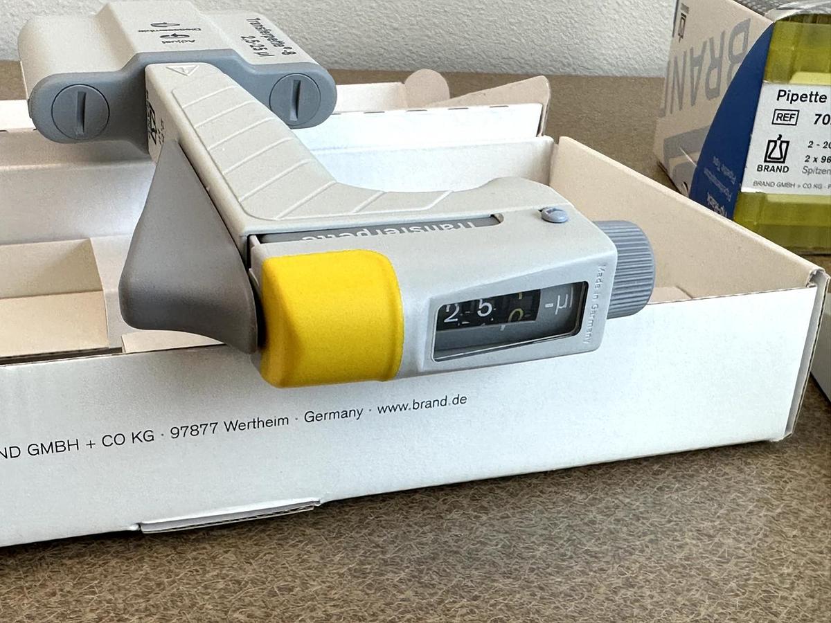 NEW Brandtech Transferpette 8-Channel Pipette/ Pipettor | 2.5-25uL