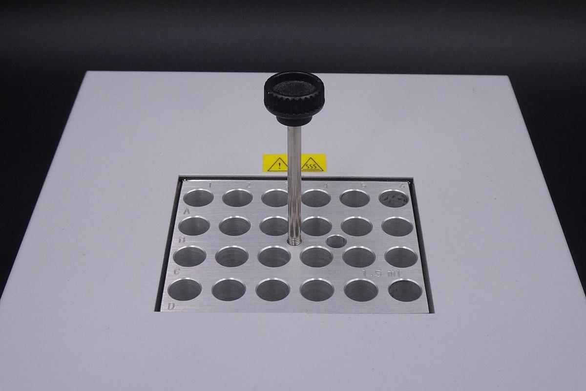 Used Labnet AccuBlock Digital Dry Bath D1100