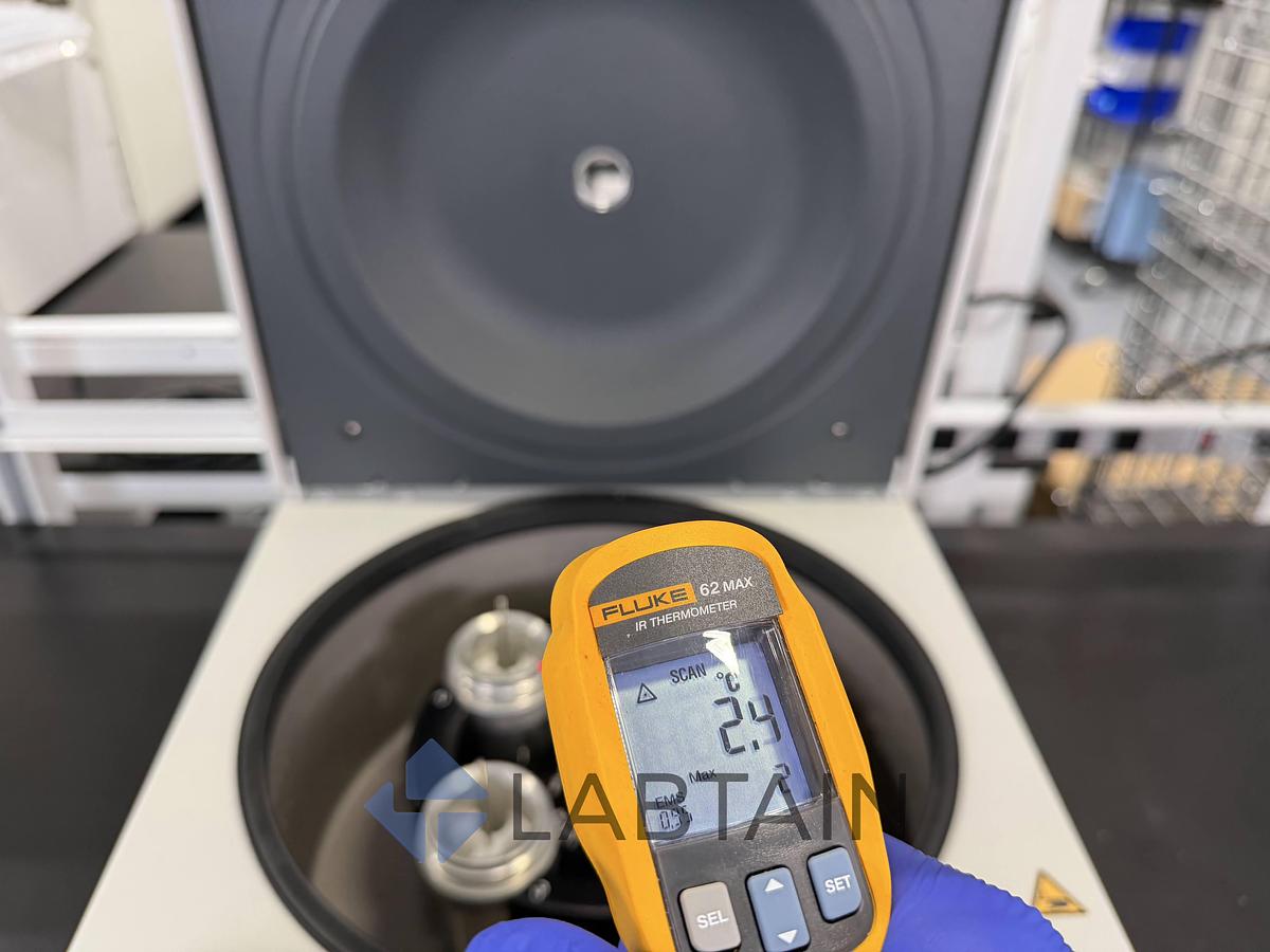 Used Eppendorf Centrifuge 5702 R Refrigerated Benchtop Centrifuge with 5702-R Rotor – Used