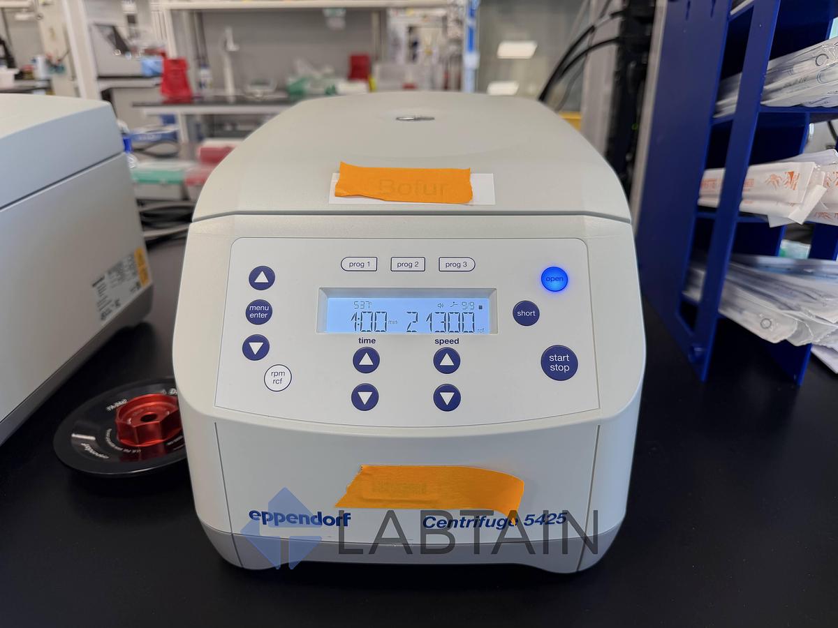 Used Eppendorf Centrifuge 5425 Microcentrifuge with FA-24x2 Rotor