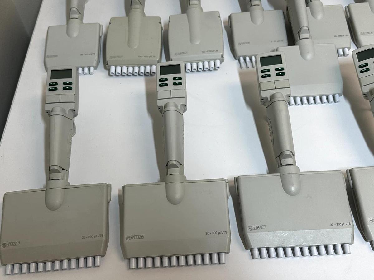Used Lot of 32 Rainin EDP3-Plus Electronic Single Channel Pipettes – 1-10 µL, 10-100 µL, 100-1000 µL – With Charging Stand – As-Is