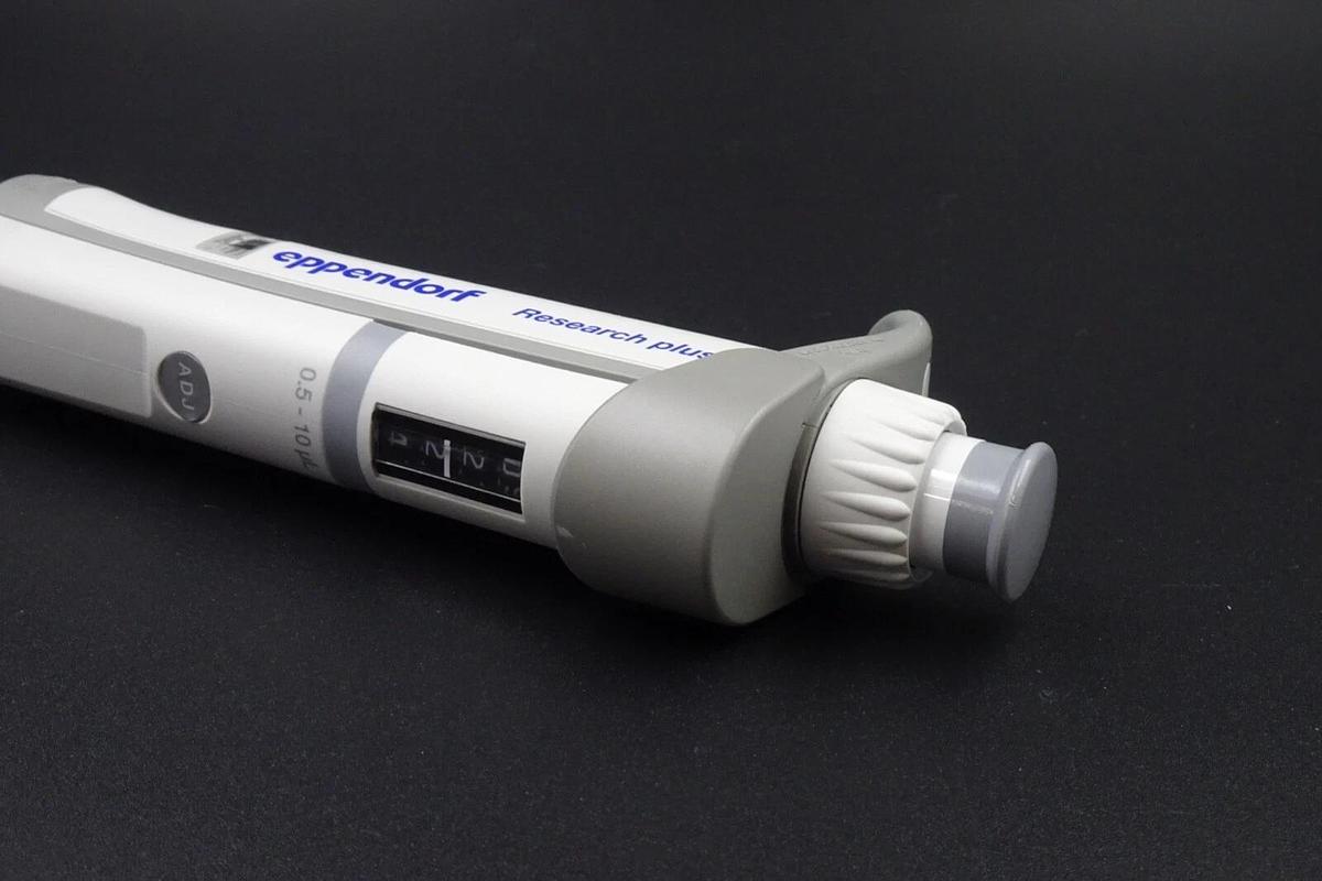 Used Eppendorf Research Plus 10 | 0.5-10uL | Single Channel Manual Pipette