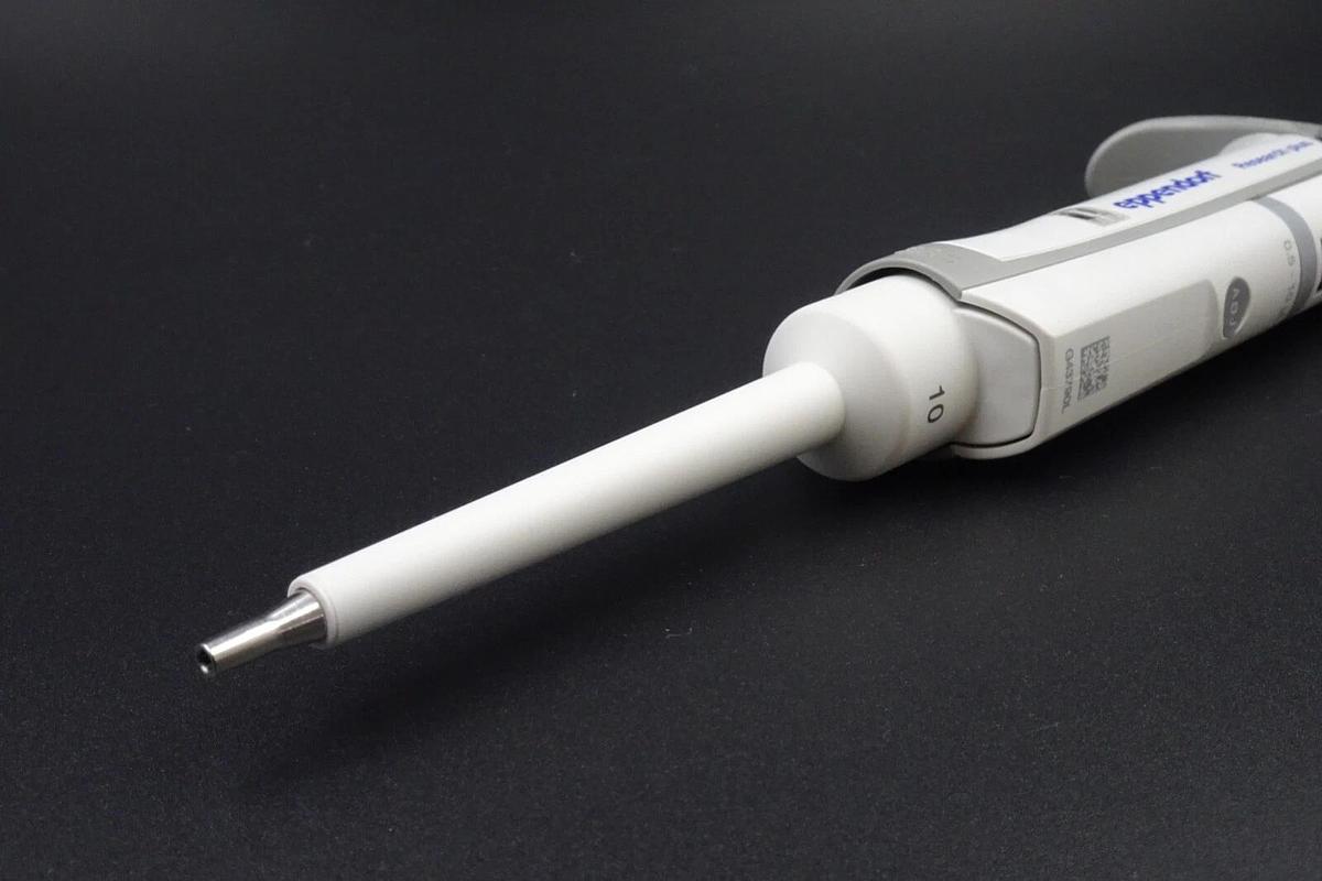 Used Eppendorf Research Plus 10 | 0.5-10uL | Single Channel Manual Pipette