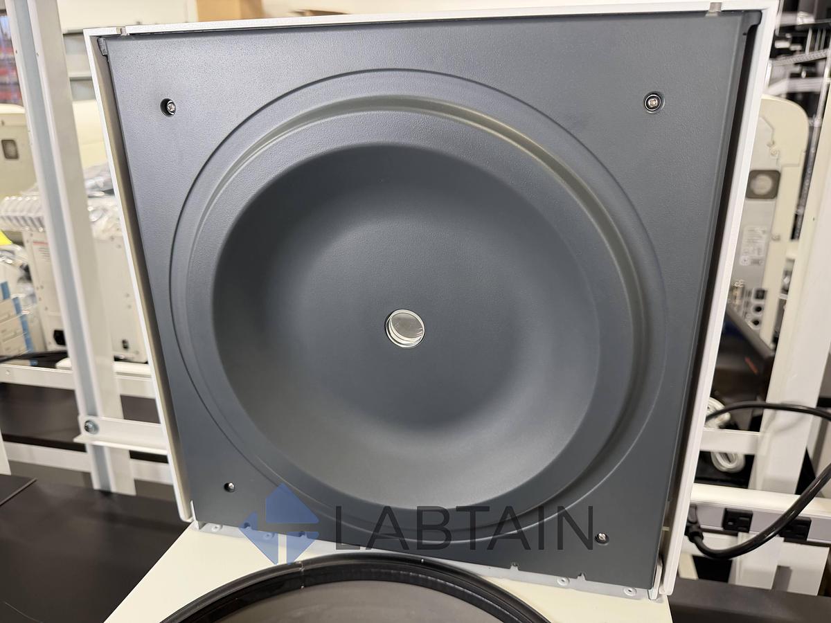 Used Eppendorf Centrifuge 5702 R Refrigerated Benchtop Centrifuge with 5702-R Rotor – Used